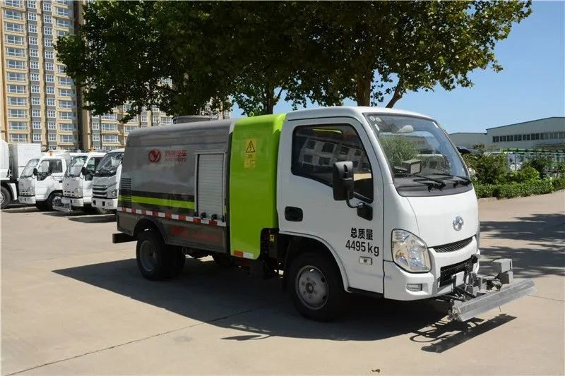 道路“美容師”—躍迪小型路面養(yǎng)護(hù)車